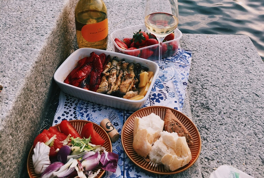 La Guida Definitiva alla Vela Gourmet: Assaporare i Migliori Piatti dell'Adriatico